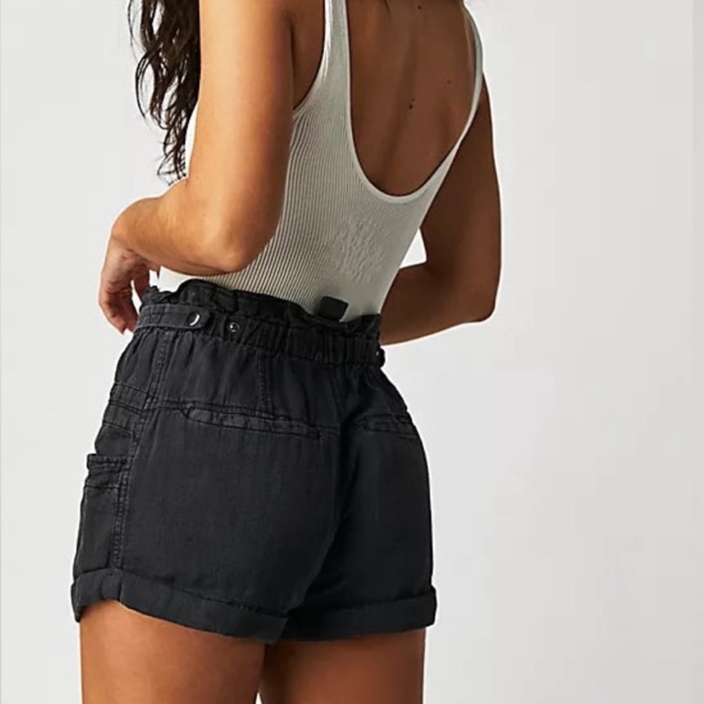 Free People Topanga Cuff Shorts paperbag BLACK NEW M pockets athletic athleisure - Picture 3 of 8